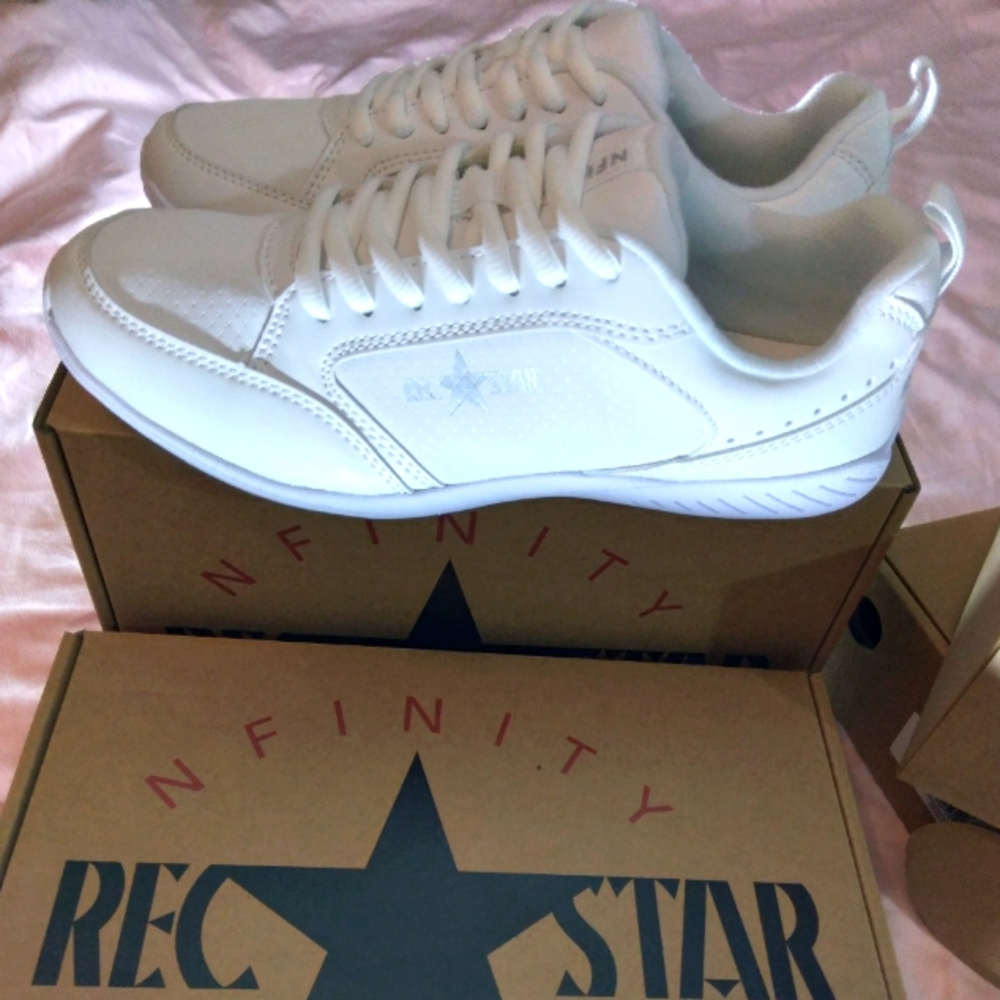 (Size 6) Great fit if you normally wear a (5) new in box Rec Star Nfinity